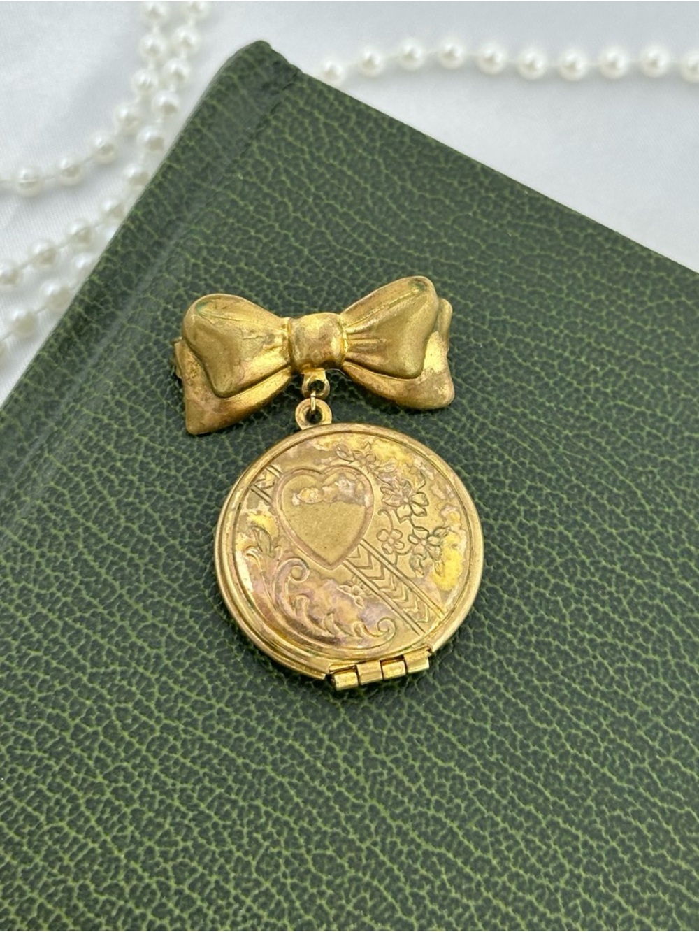 Vintage Gold Heart and Bow Round Locket Pin